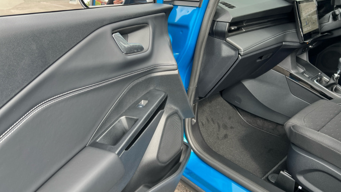 Ford Puma 1.0 EcoBoost Hybrid mHEV Titanium 5dr Petrol Hatchback - Image 19